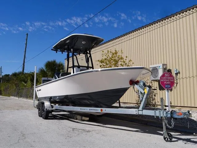 Slide: The Image of Sea Born FX22 Center Console 2024 - 4