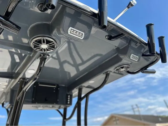 Slide: The Image of Sea Born FX22 Center Console 2024 - 5