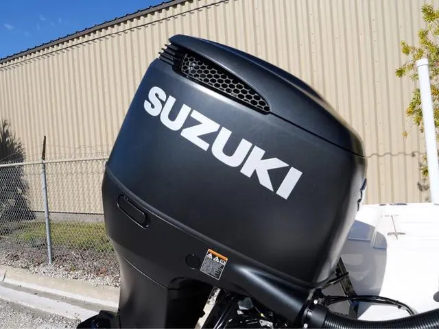 Slide: The Image of Sea Born FX22 Center Console 2024 - 7