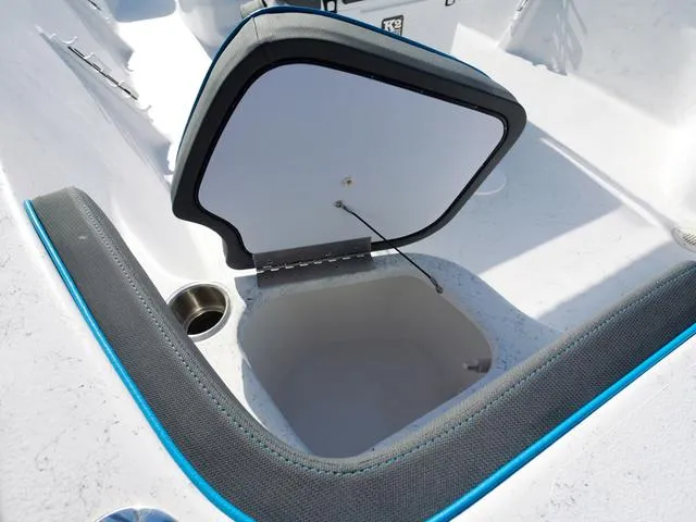 Slide: The Image of ALK 2 Powerboats 22CRS - GPS - STEREO 2025 - 16