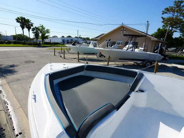 Slide: The Image of ALK 2 Powerboats 22CRS - GPS - STEREO 2025 - 17