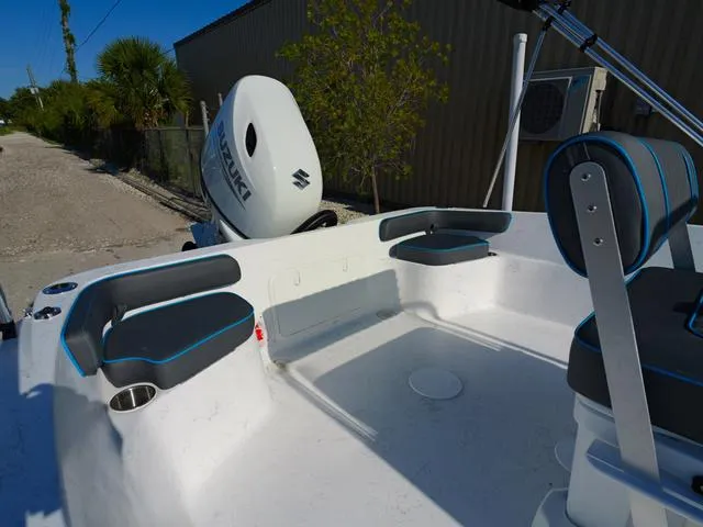 Slide: The Image of ALK 2 Powerboats 22CRS - GPS - STEREO 2025 - 26