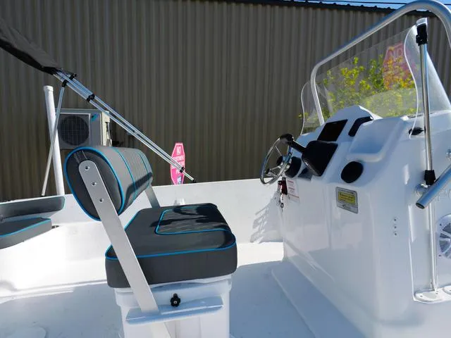 Slide: The Image of ALK 2 Powerboats 22CRS - GPS - STEREO 2025 - 27