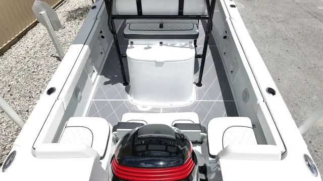 Slide: The Image of Clearwater 2200CC - SIMRAD GO9 - SUZUKI 250! 2025 - 15