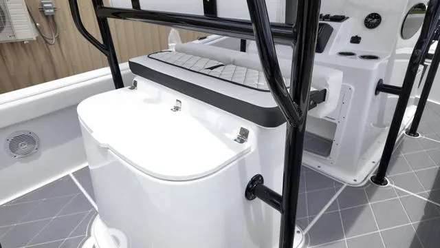 Slide: The Image of Clearwater 2200CC - SIMRAD GO9 - SUZUKI 250! 2025 - 2