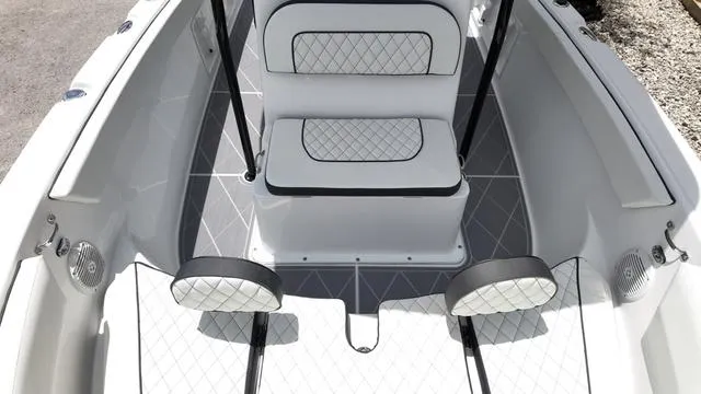 Slide: The Image of Clearwater 2200CC - SIMRAD GO9 - SUZUKI 250! 2025 - 21