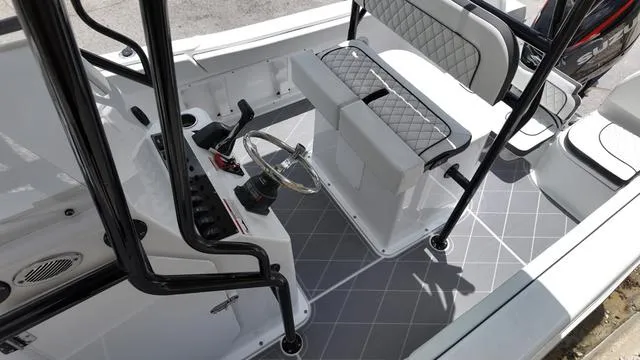 Slide: The Image of Clearwater 2200CC - SIMRAD GO9 - SUZUKI 250! 2025 - 22