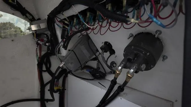 Slide: The Image of Clearwater 2200CC - SIMRAD GO9 - SUZUKI 250! 2025 - 25