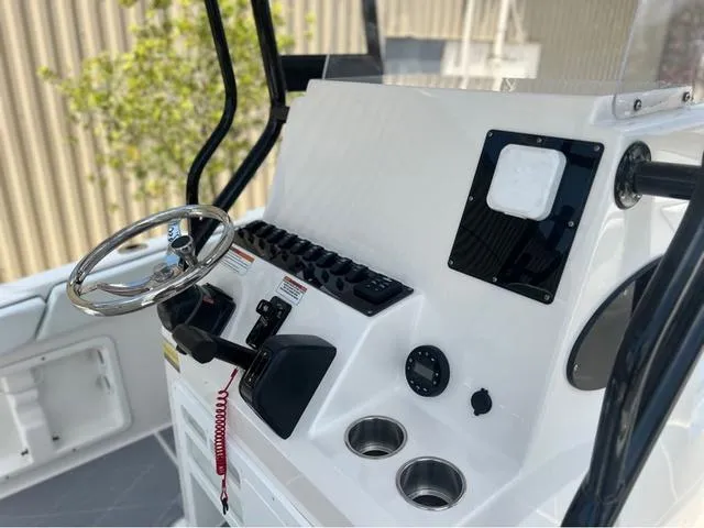 Slide: The Image of Clearwater 2200CC - SIMRAD GO9 - SUZUKI 250! 2025 - 31