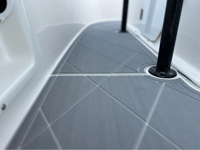 Slide: The Image of Clearwater 2200CC - SIMRAD GO9 - SUZUKI 250! 2025 - 38