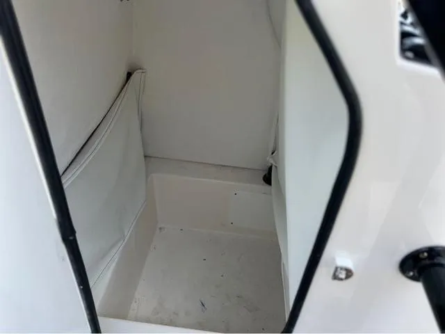 Slide: The Image of Clearwater 2200CC - SIMRAD GO9 - SUZUKI 250! 2025 - 41