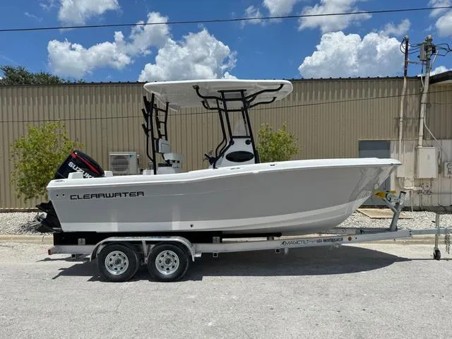 Slide: The Image of Clearwater 2200CC - SIMRAD GO9 - SUZUKI 250! 2025 - 42