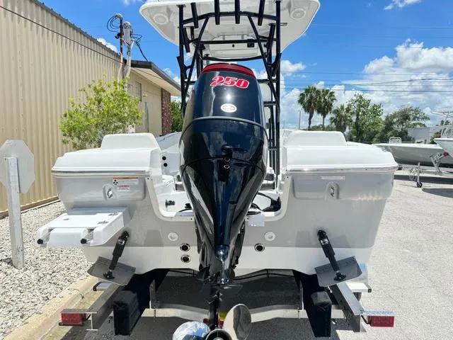 Slide: The Image of Clearwater 2200CC - SIMRAD GO9 - SUZUKI 250! 2025 - 45