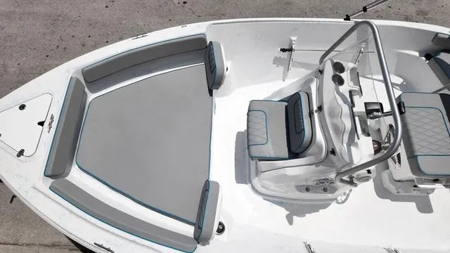 Slide: The Image of ALK 2 Powerboats 18CRS - GPS- STEREO 2025 - 29