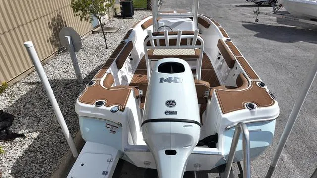 Slide: The Image of Polar 195 CC - Simrad 7 - Stereo System 2025 - 13