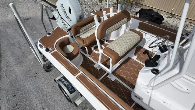 Slide: The Image of Polar 195 CC - Simrad 7 - Stereo System 2025 - 14