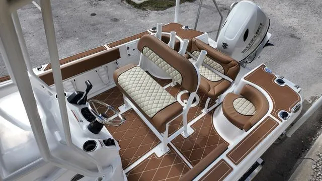 Slide: The Image of Polar 195 CC - Simrad 7 - Stereo System 2025 - 16