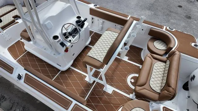 Slide: The Image of Polar 195 CC - Simrad 7 - Stereo System 2025 - 17