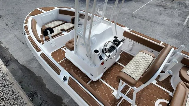 Slide: The Image of Polar 195 CC - Simrad 7 - Stereo System 2025 - 18