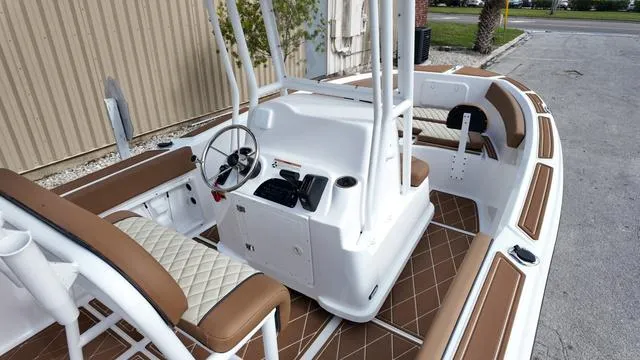 Slide: The Image of Polar 195 CC - Simrad 7 - Stereo System 2025 - 20