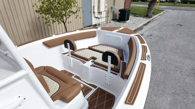 Slide: The Image of Polar 195 CC - Simrad 7 - Stereo System 2025 - 21