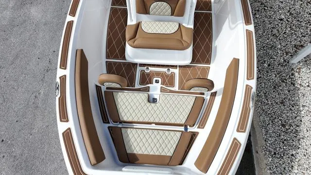 Slide: The Image of Polar 195 CC - Simrad 7 - Stereo System 2025 - 23