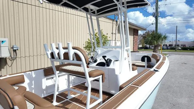 Slide: The Image of Polar 195 CC - Simrad 7 - Stereo System 2025 - 29