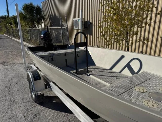 Slide: The Image of Hog Island SHALLOW WATER 16 SKIFF GRAY 2024 - 10