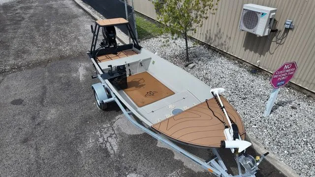 Slide: The Image of Hog Island SHALLOW WATER 16 SKIFF GRAY 2024 - 14