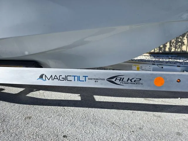 Slide: The Image of ALK 2 Powerboats 22CRX 2025 - 17