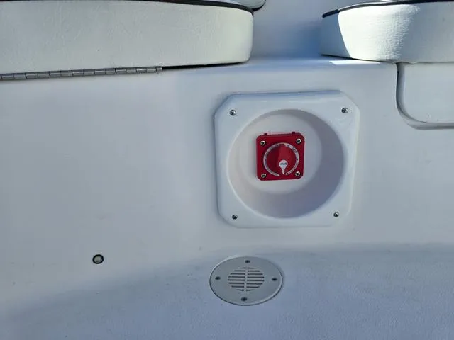 Slide: The Image of ALK 2 Powerboats 22CRX 2025 - 32