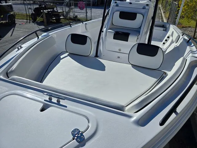 Slide: The Image of ALK 2 Powerboats 22CRX 2025 - 8