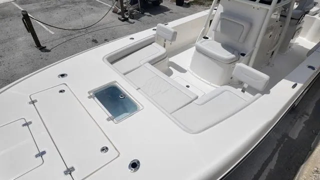 Slide: The Image of Sea Born FX25 LE 2025 - 18