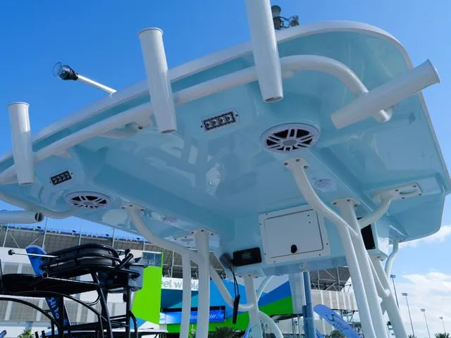 Slide: The Image of Sea Born FX25 LE 2025 - 39