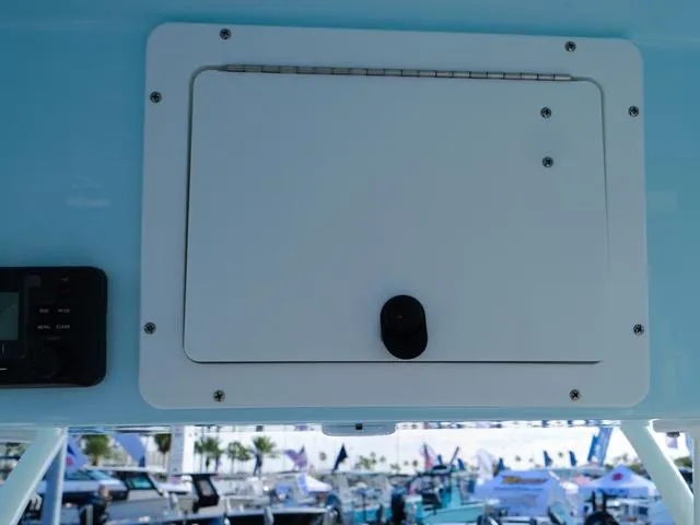 Slide: The Image of Sea Born FX25 LE 2025 - 46