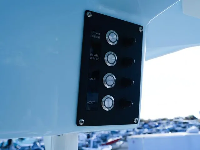 Slide: The Image of Sea Born FX25 LE 2025 - 47