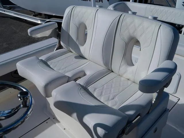 Slide: The Image of Sea Born FX25 LE 2025 - 5