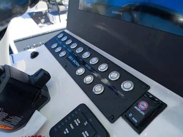 Slide: The Image of Sea Born FX25 LE 2025 - 54