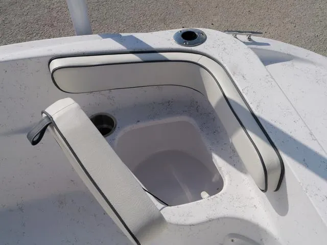 Slide: The Image of ALK 2 Powerboats 22CRS - GPS - STEREO 2025 - 20