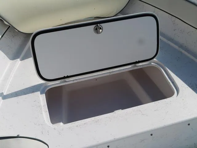 Slide: The Image of ALK 2 Powerboats 22CRS - GPS - STEREO 2025 - 30