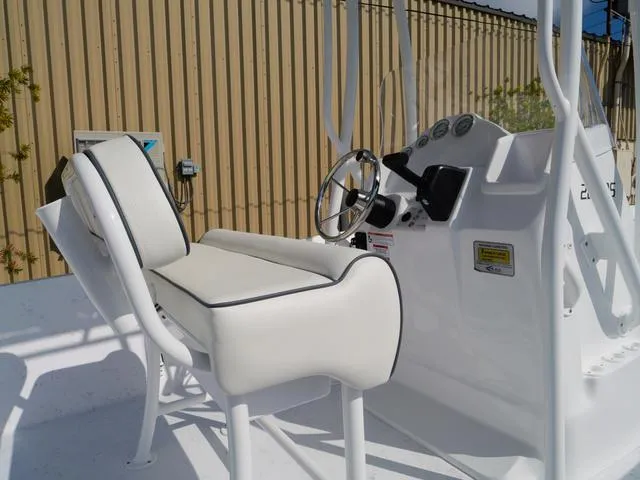 Slide: The Image of ALK 2 Powerboats 22CRS - GPS - STEREO 2025 - 38