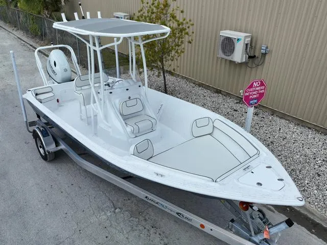 Slide: The Image of ALK 2 Powerboats 22CRS - GPS - STEREO 2025 - 4