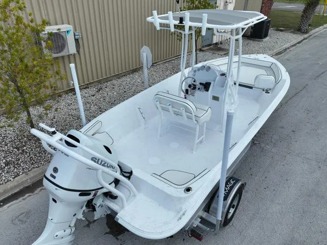 Slide: The Image of ALK 2 Powerboats 22CRS - GPS - STEREO 2025 - 6