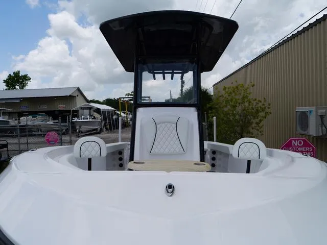 Slide: The Image of Polar 220 CC - Simrad 9 - Stereo 2025 - 11