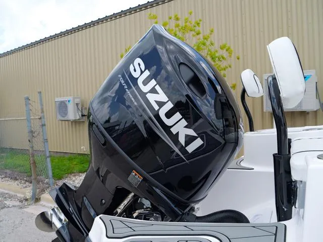 Slide: The Image of Polar 220 CC - Simrad 9 - Stereo 2025 - 16