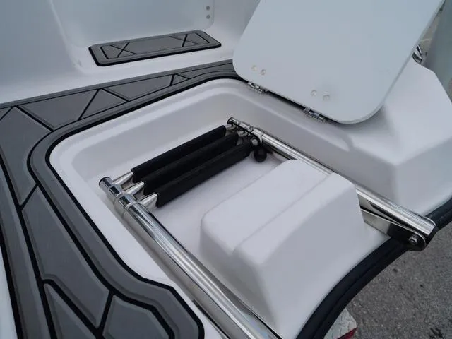 Slide: The Image of Polar 220 CC - Simrad 9 - Stereo 2025 - 18