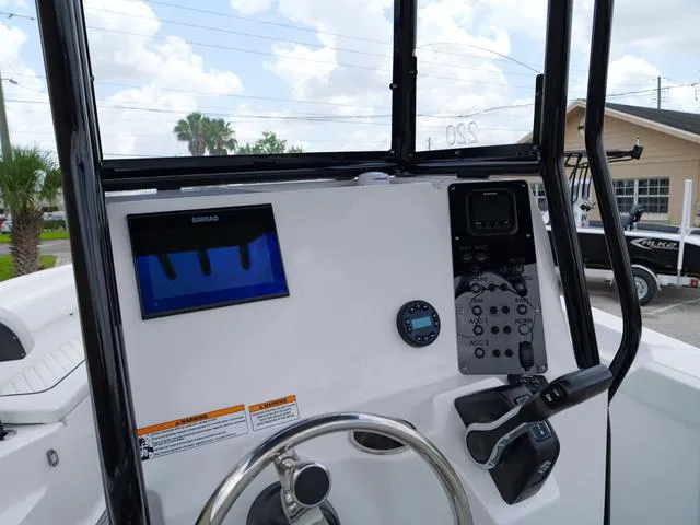 Slide: The Image of Polar 220 CC - Simrad 9 - Stereo 2025 - 19