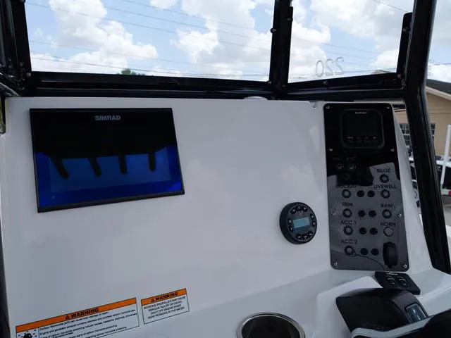 Slide: The Image of Polar 220 CC - Simrad 9 - Stereo 2025 - 20