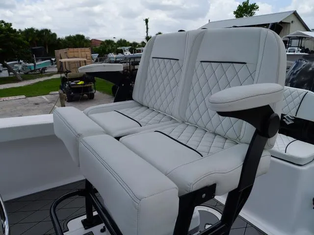 Slide: The Image of Polar 220 CC - Simrad 9 - Stereo 2025 - 22