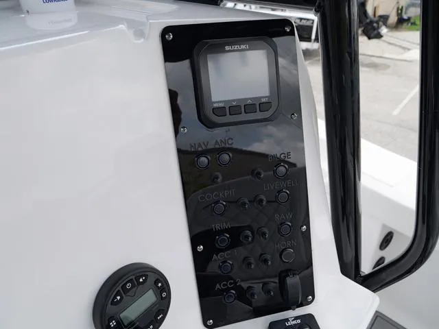 Slide: The Image of Polar 220 CC - Simrad 9 - Stereo 2025 - 24